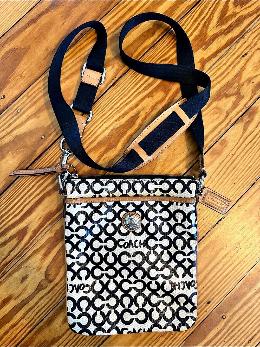 Coach Leah Op Art Swingpack Crossbody Black & Cream